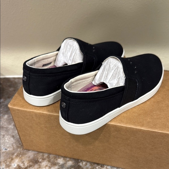 womens Black Slip-On Shoes - Picture 2 of 2